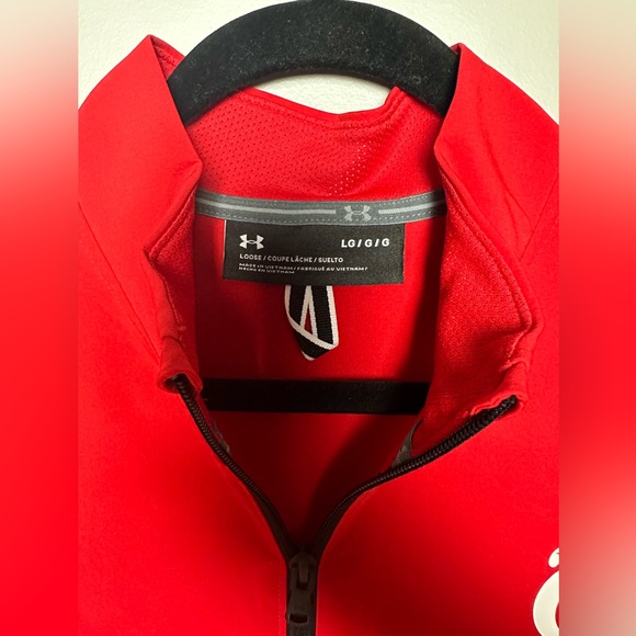 Under Armour UC Bearcats beat with pockets. - Picture 2 of 4